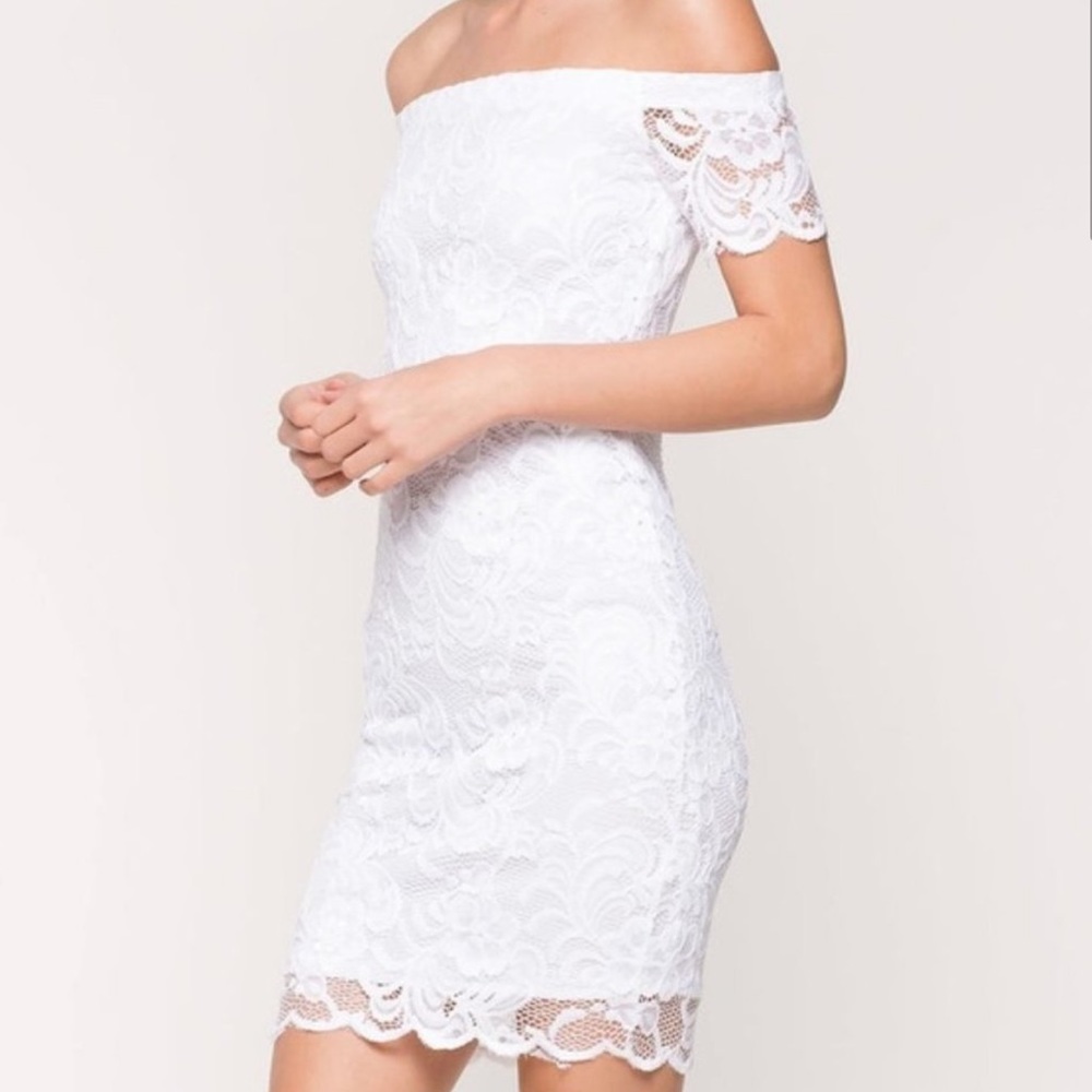 White lace dress - Picture 2 of 10